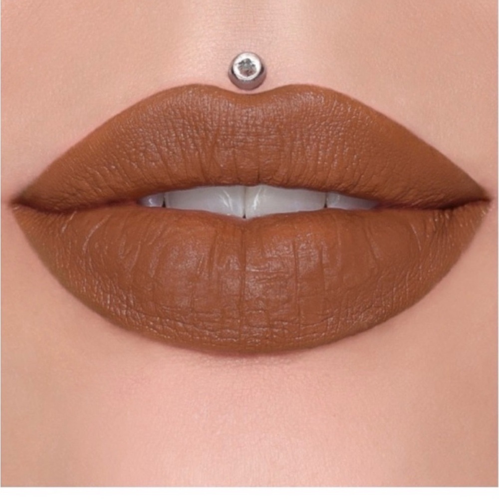 Jeffree Star chocolate fudge velvet trap Lipstick